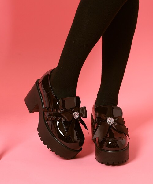 cs T&P（シーエスティーアンドピー）の「リボン付厚底ローファーパンプス（パンプス・レディース・ダークブラウン系1/ホワイト系2/ブラック系1・M/S/L/LL）」の3枚目の写真