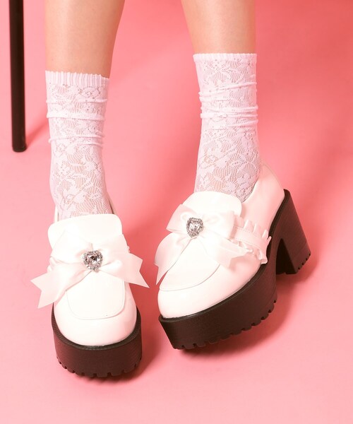 cs T&P（シーエスティーアンドピー）の「リボン付厚底ローファーパンプス（パンプス・レディース・ダークブラウン系1/ホワイト系2/ブラック系1・M/S/L/LL）」の8枚目の写真