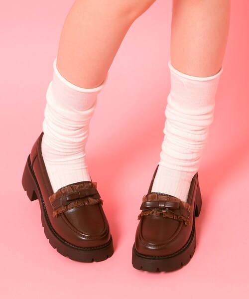 cs T&P（シーエスティーアンドピー）の「フリル付きリボンローファー（ローファー・レディース・ブラック/アイボリー/ワインレッド/ダークブラウン・LL/L/M/S）」の4枚目の写真