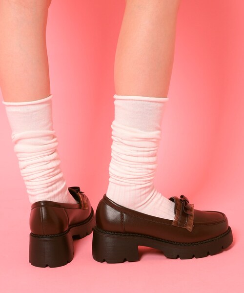 cs T&P（シーエスティーアンドピー）の「フリル付きリボンローファー（ローファー・レディース・ブラック/アイボリー/ワインレッド/ダークブラウン・LL/L/M/S）」の5枚目の写真