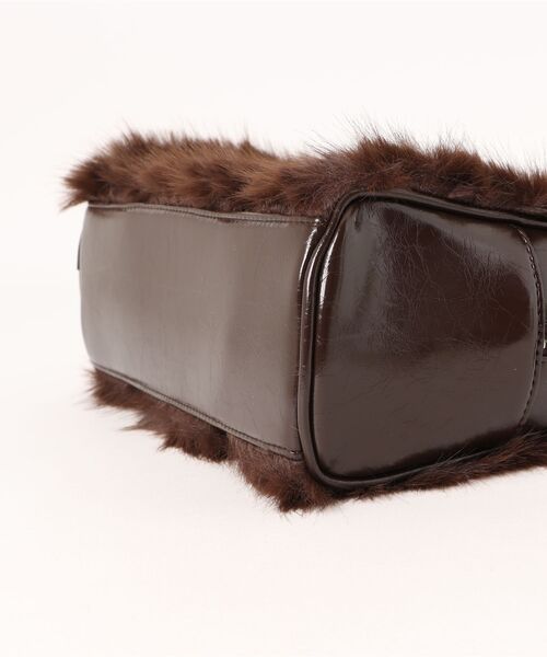 PAGEBOY(ページボーイ)の「フェイクファーボストンBAG【ハンド&ショルダー仕様】(ボストンバッグ・レディース・ブラック/ブラウン・FREE)」の14枚目の写真