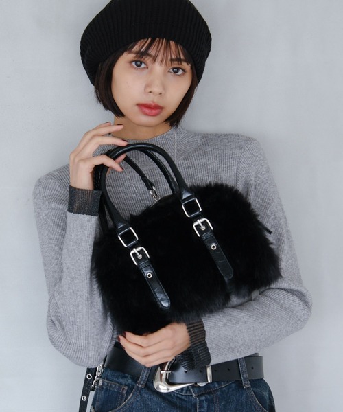 PAGEBOY(ページボーイ)の「フェイクファーボストンBAG【ハンド&ショルダー仕様】(ボストンバッグ・レディース・ブラック/ブラウン・FREE)」の1枚目の写真