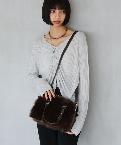 PAGEBOY(ページボーイ)の「フェイクファーボストンBAG【ハンド&ショルダー仕様】(ボストンバッグ・レディース・ブラック/ブラウン・FREE)」の5枚目の写真