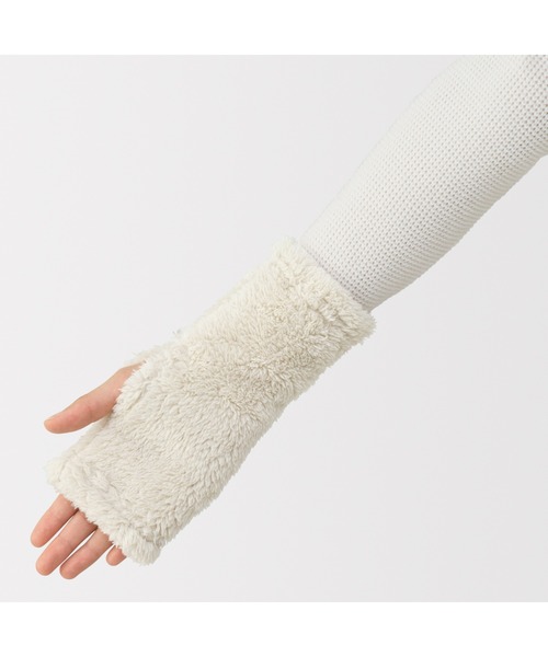無印良品（ムジルシリョウヒン）の「再生ポリエステル　あったかボア　ハンドウォーマー（手袋・レディース・ブラウン系/ブラウン系1/ライトベージュ/ブラック/ピンク・FREE）」の12枚目の写真
