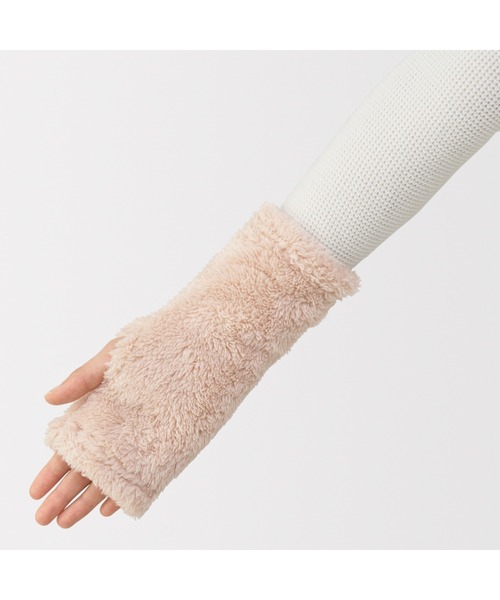 無印良品（ムジルシリョウヒン）の「再生ポリエステル　あったかボア　ハンドウォーマー（手袋・レディース・ブラウン系/ブラウン系1/ライトベージュ/ブラック/ピンク・FREE）」の14枚目の写真