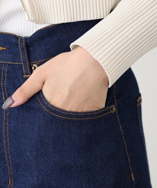 FUNALIVE(ファンアライブ)の「APAROSA ストレッチデニムバレルレッグパンツ(その他パンツ・レディース・ネイビー/ブラック・M/L)」の17枚目の写真