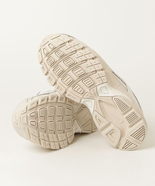 NIKE（ナイキ）の「ナイキ  ナイキ ウィメンズ イニシエーター（スニーカー・レディース・ベージュ・25.0cm/23.0cm/24.0cm/24.5cm/23.5cm）」の3枚目の写真