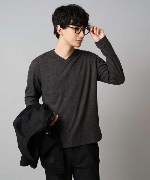 a.v.v(アーヴェヴェ)の「【イージーケア/洗濯機で洗える】アゼダブルフェイスVネックTシャツ 通勤/ビジネス/ジャケット〈ON/OFF SERIES〉(Tシャツ/カットソー・メンズ・チャコールグレー/アイボリー/ブラック・48/46/50)」の1枚目の写真