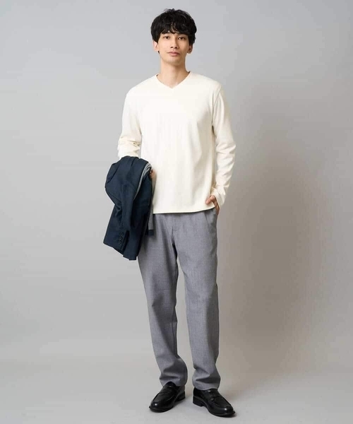 a.v.v(アーヴェヴェ)の「【イージーケア/洗濯機で洗える】アゼダブルフェイスVネックTシャツ 通勤/ビジネス/ジャケット〈ON/OFF SERIES〉(Tシャツ/カットソー・メンズ・チャコールグレー/アイボリー/ブラック・48/46/50)」の16枚目の写真