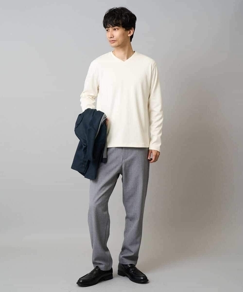 a.v.v(アーヴェヴェ)の「【イージーケア/洗濯機で洗える】アゼダブルフェイスVネックTシャツ 通勤/ビジネス/ジャケット〈ON/OFF SERIES〉(Tシャツ/カットソー・メンズ・チャコールグレー/アイボリー/ブラック・48/46/50)」の18枚目の写真