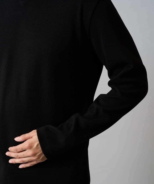 a.v.v(アーヴェヴェ)の「【イージーケア/洗濯機で洗える】アゼダブルフェイスVネックTシャツ 通勤/ビジネス/ジャケット〈ON/OFF SERIES〉(Tシャツ/カットソー・メンズ・チャコールグレー/アイボリー/ブラック・48/46/50)」の7枚目の写真