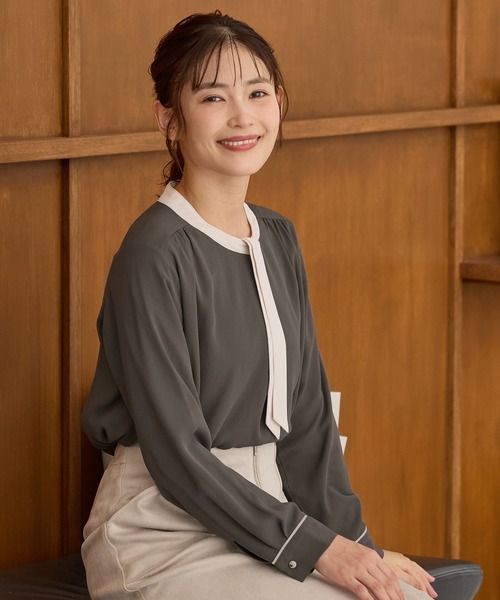 Honeys(ハニーズ)の「【ハニぽか】あったか裏地配色ボウタイブラウス(シャツ/ブラウス・レディース・アイボリー/グレイッシュベージュ/チャコール/ミント・L/LL/M/S/3L)」の2枚目の写真