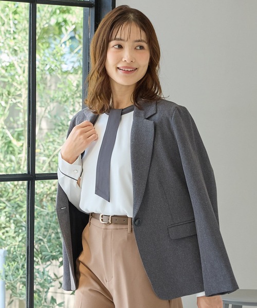 Honeys(ハニーズ)の「【ハニぽか】あったか裏地配色ボウタイブラウス(シャツ/ブラウス・レディース・アイボリー/グレイッシュベージュ/チャコール/ミント・L/LL/M/S/3L)」の1枚目の写真