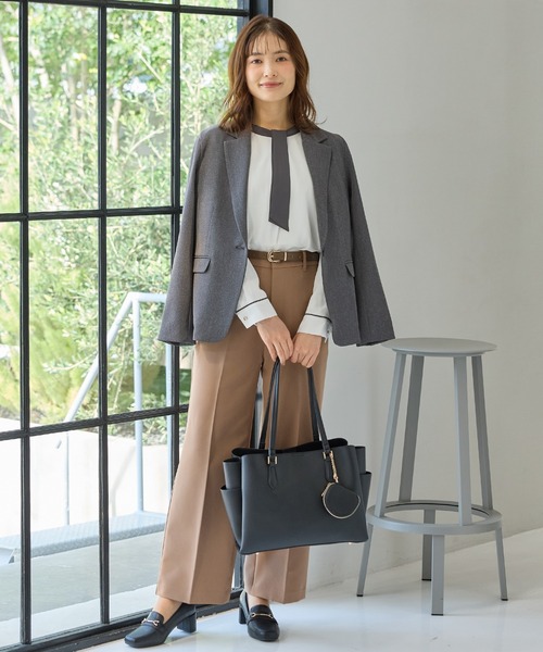 Honeys(ハニーズ)の「【ハニぽか】あったか裏地配色ボウタイブラウス(シャツ/ブラウス・レディース・アイボリー/グレイッシュベージュ/チャコール/ミント・L/LL/M/S/3L)」の5枚目の写真