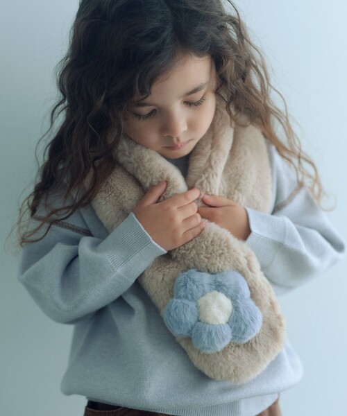 green label relaxing（グリーンレーベルリラクシング）の「フェイクファー フラワーモチーフ マフラー（マフラー・キッズ・コバルトブルー/ベージュ・FREE）」の3枚目の写真