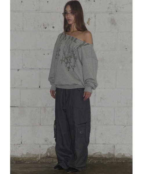 FANCY CLUB（ファンシークラブ）の「A'GEM/9 × .kom 『FANCY CLUB/ファンシークラブ』NECKLISS ONE-SHOULDER SWEATSHIRT/ワンショルダースウェットシャツ（スウェット・レディース・グレー/ブラック/レッド・FREE）」の17枚目の写真