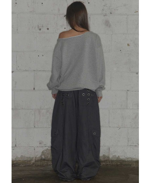FANCY CLUB（ファンシークラブ）の「A'GEM/9 × .kom 『FANCY CLUB/ファンシークラブ』NECKLISS ONE-SHOULDER SWEATSHIRT/ワンショルダースウェットシャツ（スウェット・レディース・グレー/ブラック/レッド・FREE）」の18枚目の写真