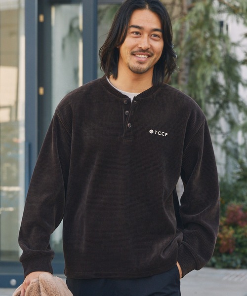 THE CRAFT CREW PRODUCTS(ザクラフトクループロダクツ)の「モールワッフル ビッグシルエット ヘンリーネックスウェット / アンチピリング【THE CRAFT CREW PRODUCTS】(スウェット・メンズ・チェリーレッド/ダークネイビー/グレー/ダークブラウン/アイボリー/ブラック・S/L/M)」の4枚目の写真