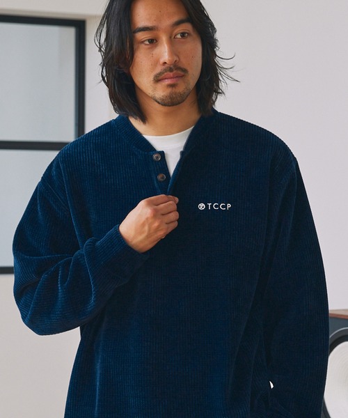 THE CRAFT CREW PRODUCTS(ザクラフトクループロダクツ)の「モールワッフル ビッグシルエット ヘンリーネックスウェット / アンチピリング【THE CRAFT CREW PRODUCTS】(スウェット・メンズ・チェリーレッド/ダークネイビー/グレー/ダークブラウン/アイボリー/ブラック・S/L/M)」の5枚目の写真