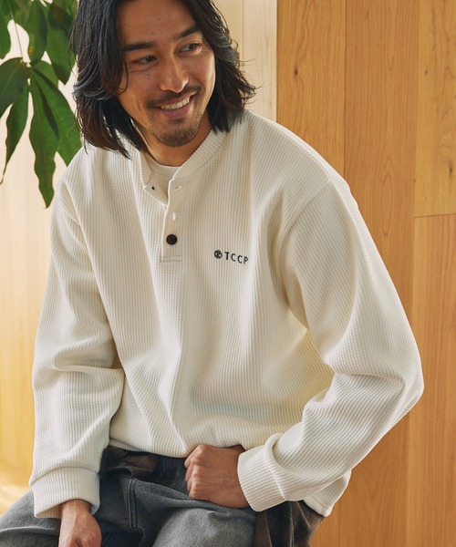 THE CRAFT CREW PRODUCTS(ザクラフトクループロダクツ)の「モールワッフル ビッグシルエット ヘンリーネックスウェット / アンチピリング【THE CRAFT CREW PRODUCTS】(スウェット・メンズ・チェリーレッド/ダークネイビー/グレー/ダークブラウン/アイボリー/ブラック・S/L/M)」の1枚目の写真