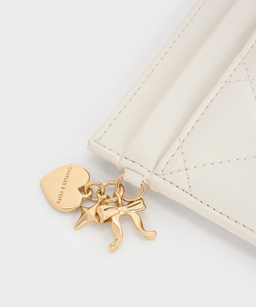 CHARLES & KEITH（チャールズ & キース）の「Arrietty アリエッティ キルトボウハートチャーム カードホルダー（カードケース・レディース・ライトピンク/ブラック/クリーム・XXS）」の5枚目の写真