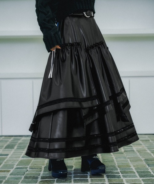 レースラインフェイクレザースカート(HARE)