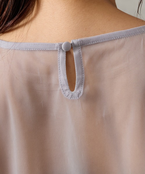 AIMER（エメ）の「高密度チュールスリットスリーブブラウス（シャツ/ブラウス・レディース・グレイッシュベージュ/ブラック/グレー・MEDIUM）」の17枚目の写真