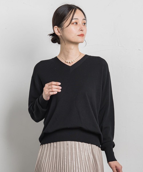 LAUTREAMONT（ロートレアモン）の「Brisbane Vネックニットプルオーバー≪11号あり≫（ニット/セーター・レディース・ブルー/ブラック/ピンク/オフホワイト/ライトブルー/パープル/グリーン系その他/ピンク系その他・9号/11号）」の2枚目の写真