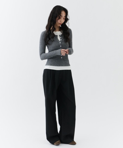 NUJOH(ヌゾ)の「Layered Rib Henley Tee / レイヤードリブヘンリーティー(Tシャツ/カットソー・レディース・グレー/チャコールグレー/ブラック・FREE)」の6枚目の写真