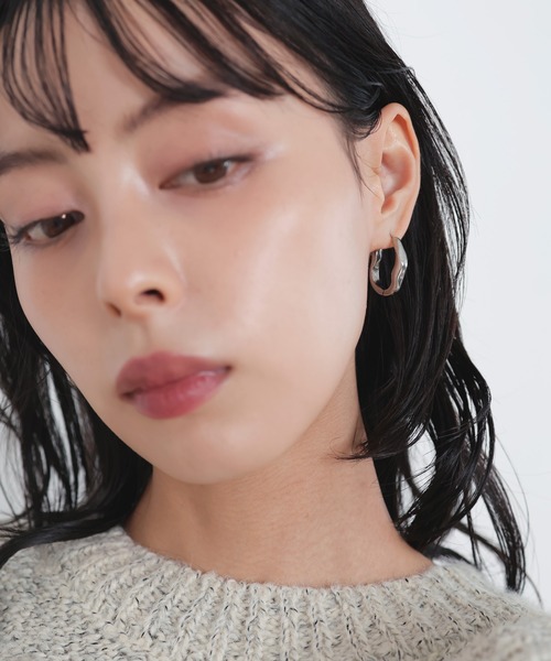 LIAN（リアン）の「ニュアンスフープピアス（ピアス（両耳用）・レディース・ゴールド/シルバー・FREE）」の2枚目の写真