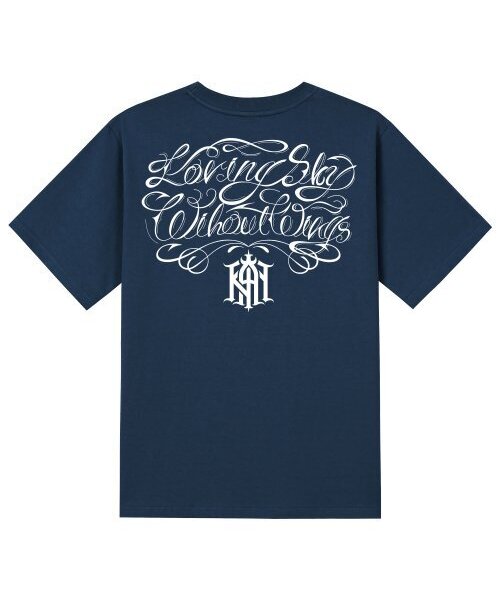 KAN6312(カン6312)の「KTN0019 チカノレタリング 半袖Tシャツ - ネイビー(Tシャツ/カットソー・メンズ・その他・LARGE/MEDIUM/SMALL/X-LARGE)」の1枚目の写真