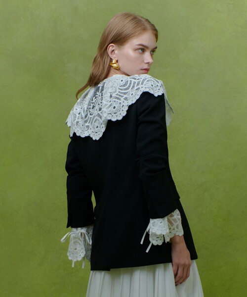LOULOU WILLOUGHBY(ルルウィルビー)の「【LOULOU WILLOUGHBY】ダブルクロスノーカラージャケット(ノーカラージャケット・レディース・ブラック/アイボリー・1/2)」の1枚目の写真