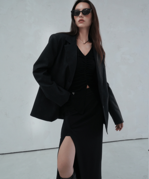 Vivacious(ビバシャス)の「La Oblique Slit Long Skirt BLACK(スカート・レディース・ブラック・LARGE/SMALL/MEDIUM)」の2枚目の写真