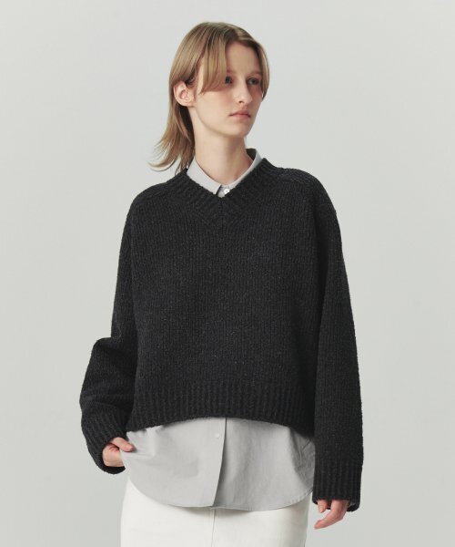 LEVAR（レバー）の「Multi-Boucle V-Neck Knit - Charcoal（ニット/セーター・レディース・チャコールグレー・FREE）」の4枚目の写真
