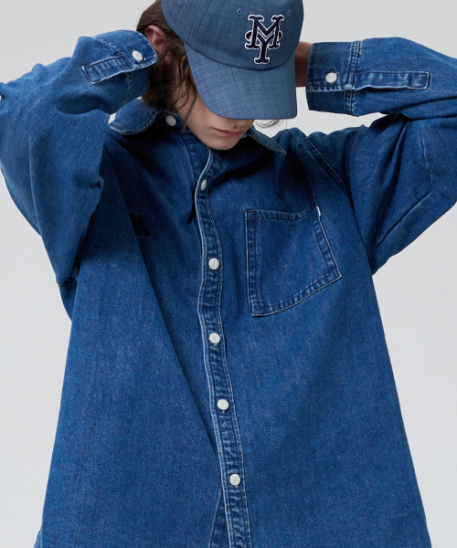 MAYOL（マイヨール）の「ロゴ刺繍デニムシャツ_インディゴ（デニムジャケット・メンズ・ダークネイビー・SMALL/MEDIUM/LARGE/X-LARGE）」の2枚目の写真