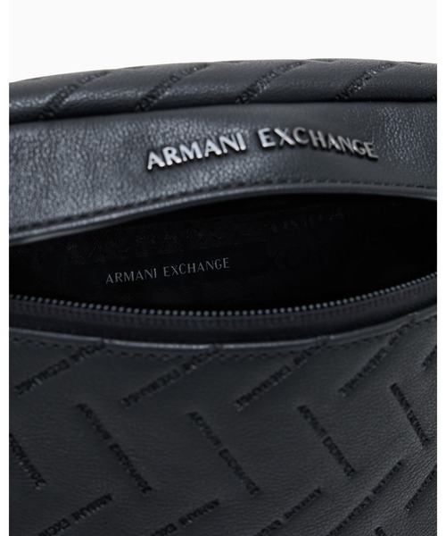 ARMANI EXCHANGE(アルマーニエクスチェンジ)の「【A|X アルマーニ エクスチェンジ】エンボスロゴ ボディバッグ/ウエストバッグ(ボディバッグ/ウエストポーチ・メンズ・ブラック・FREE)」の5枚目の写真