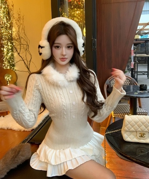 gossip!ロサンゼルス(ゴシップロサンゼルス)の「【Y2Kガーリー】レトロ ファー襟付き長袖ニットトップス(ニット/セーター・レディース・ブラック/ダークグレー/ベージュ/レッド・FREE)」の15枚目の写真