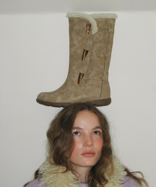 FOGGY MOODY(ポギムディ)の「Mist 0035. Toggle Button Fur Boots - 2colors(ブーツ・レディース・ブラック/Beige・22.5cm/23cm/23.5cm/24cm/24.5cm/25cm)」の4枚目の写真