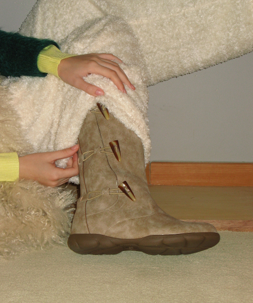 FOGGY MOODY(ポギムディ)の「Mist 0035. Toggle Button Fur Boots - 2colors(ブーツ・レディース・ブラック/Beige・22.5cm/23cm/23.5cm/24cm/24.5cm/25cm)」の10枚目の写真