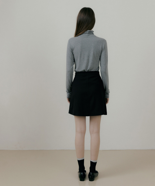 REORG(リオルグ)の「RIE LINE POINT MINI SKIRT BLACK(スカート・レディース・その他・SMALL/LARGE)」の2枚目の写真