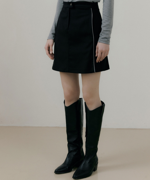 REORG(リオルグ)の「RIE LINE POINT MINI SKIRT BLACK(スカート・レディース・その他・SMALL/LARGE)」の4枚目の写真