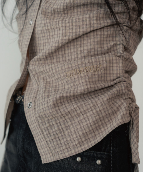 ZIZEMUSEUM（ジゼミュージアム）の「SLEEVLESS SHIRRING SHIRTS (BEIGE)（シャツ/ブラウス・レディース・その他・OS）」の5枚目の写真