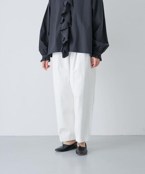 かぐれ(カグレ)の「コットンクロップドパンツ(その他パンツ・レディース・ベージュ/オフホワイト/ブラック・FREE)」の1枚目の写真