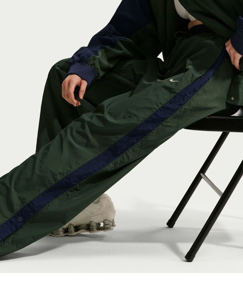 NIKE(ナイキ)の「NIKE AS W NSW PARACHUTE HR PANT / ナイキ ウィメンズ NSW パラシュート HR パンツ 【SP】(その他パンツ・レディース・ブラック/グリーン・S/M/L)」の5枚目の写真