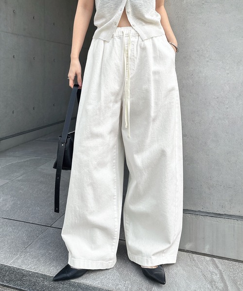 andme（アンドミー）の「コクーンイージーワイドパンツ【デニム/ツイル】（デニムパンツ・レディース・オフホワイト/ブルー/ライトブルー・L/M/S）」の2枚目の写真