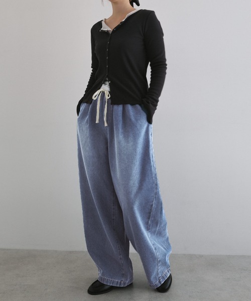 andme（アンドミー）の「コクーンイージーワイドパンツ【デニム/ツイル】（デニムパンツ・レディース・オフホワイト/ブルー/ライトブルー・L/M/S）」の10枚目の写真