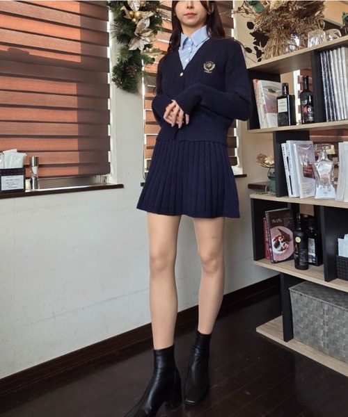 tolene(トレネ)の「シャツ&カーデドッキングニットトップス+プリーツ風ニットミニスカート セットアップ 上下セット(セットアップ・レディース・ネイビー/チャコールグレー・FREE)」の22枚目の写真