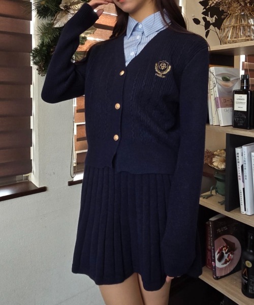 tolene(トレネ)の「シャツ&カーデドッキングニットトップス+プリーツ風ニットミニスカート セットアップ 上下セット(セットアップ・レディース・ネイビー/チャコールグレー・FREE)」の11枚目の写真