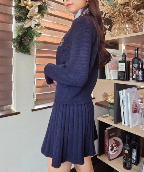 tolene(トレネ)の「シャツ&カーデドッキングニットトップス+プリーツ風ニットミニスカート セットアップ 上下セット(セットアップ・レディース・ネイビー/チャコールグレー・FREE)」の16枚目の写真