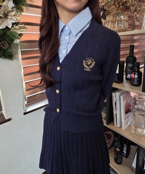 tolene(トレネ)の「シャツ&カーデドッキングニットトップス+プリーツ風ニットミニスカート セットアップ 上下セット(セットアップ・レディース・ネイビー/チャコールグレー・FREE)」の21枚目の写真